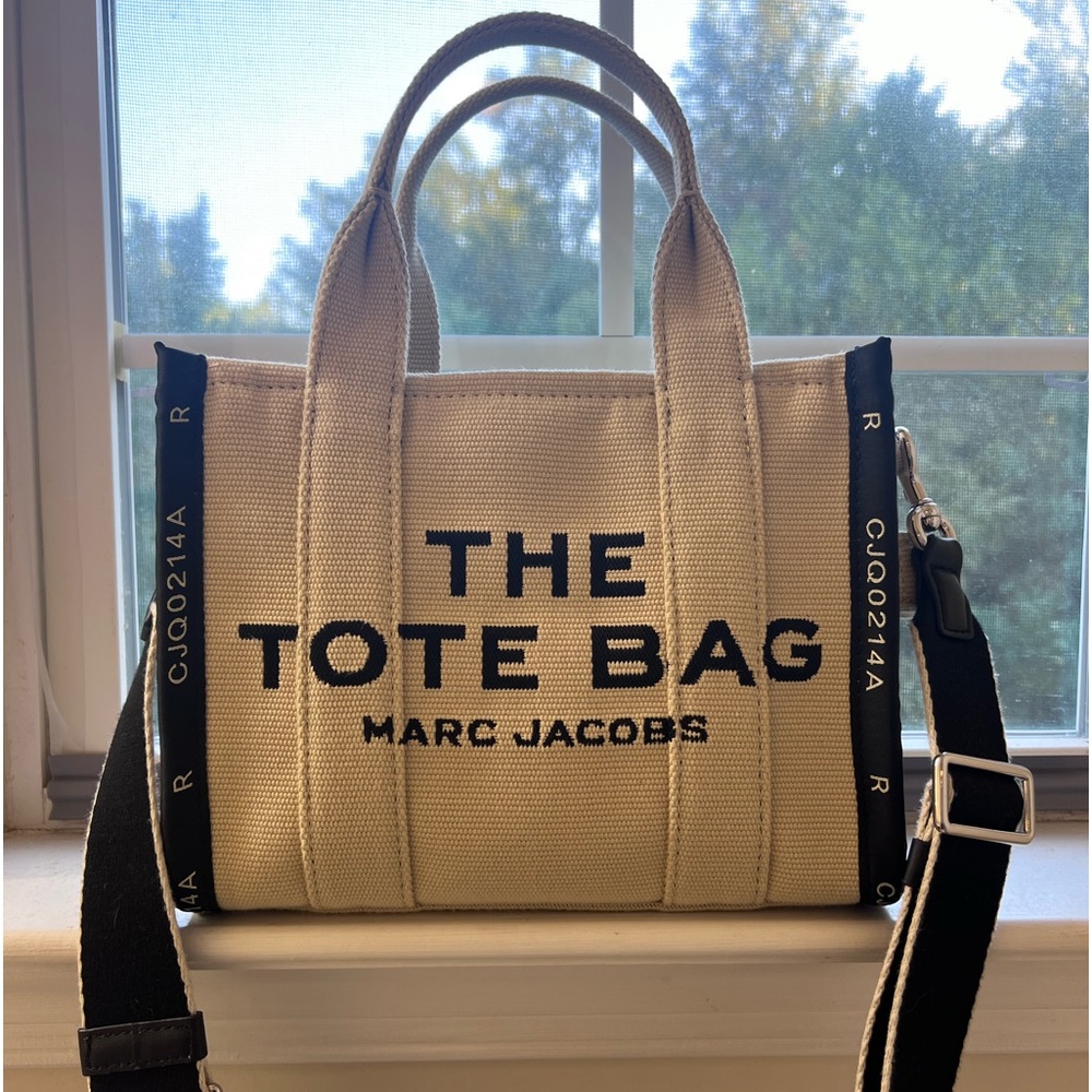 MARC JACOBS TOTE 👜